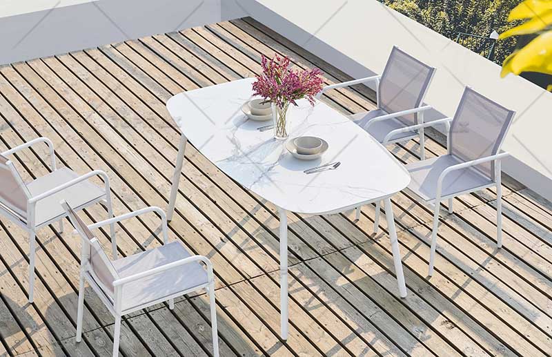 Find the Ideal Backyard Table and Chairs for Relaxed Outdoor Dining